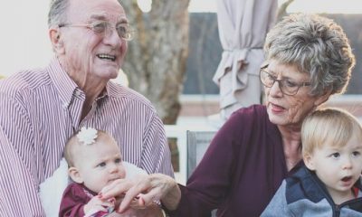 Ce sumă vor primi bunicii care au grijă de nepoți