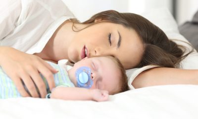 Cum sa dormi mai mult si mai bine cand ai un bebelus?