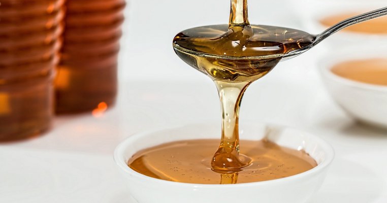 Dr. Mihai Craiu: Este periculos să administrăm miere în mod obișnuit copiilor mici