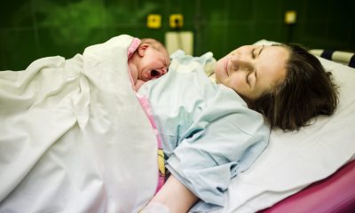 Naștere la 21 de ani. ”De ce să alegem nașterea artificială când corpul e făcut să nască natural?”