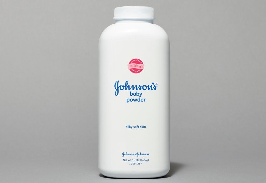Compania Johnson&Johnson, acuzata ca pudra de talc pentru bebelusi ar provoca unele forme de cancer