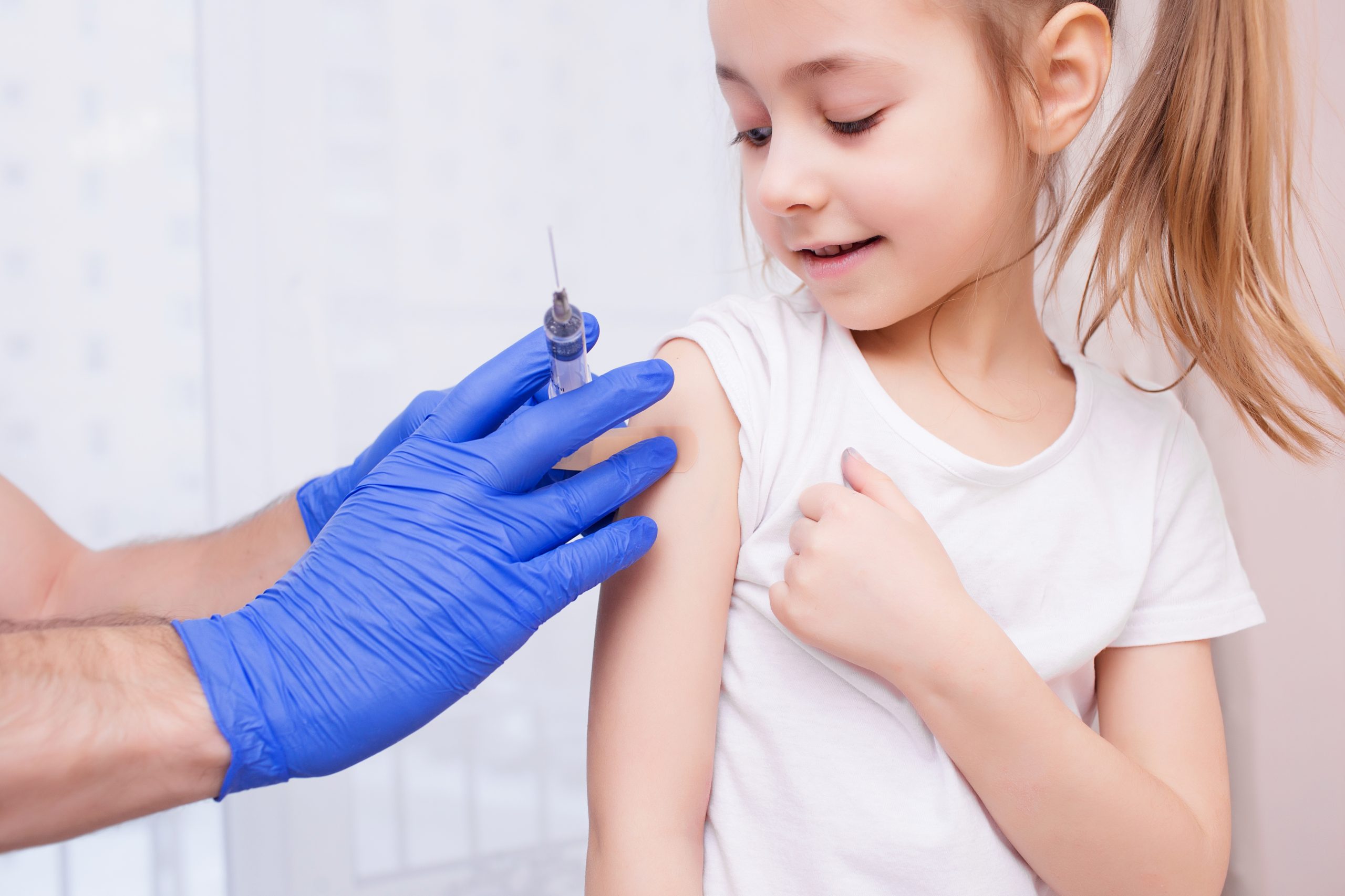Vaccin la 6 ani. De ce boli protejează copilul și unde se face