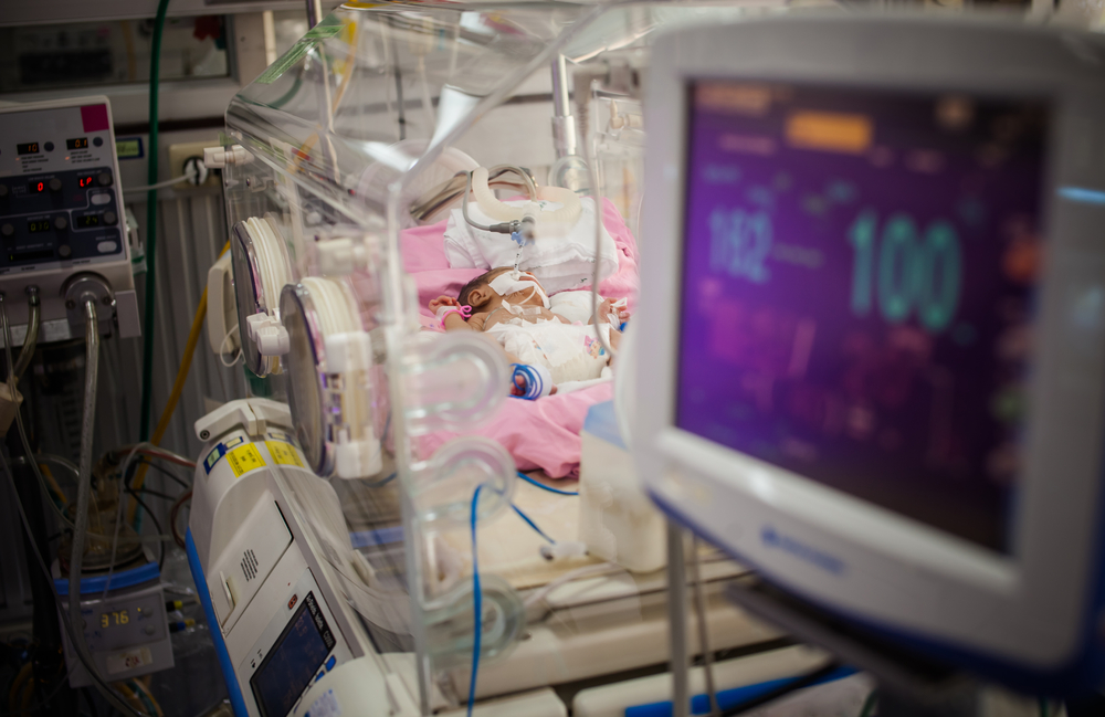 Stop cardio respirator în sarcină. „După cezariană, eu eram în comă, iar fetița, intubată. Avem șanse minime”