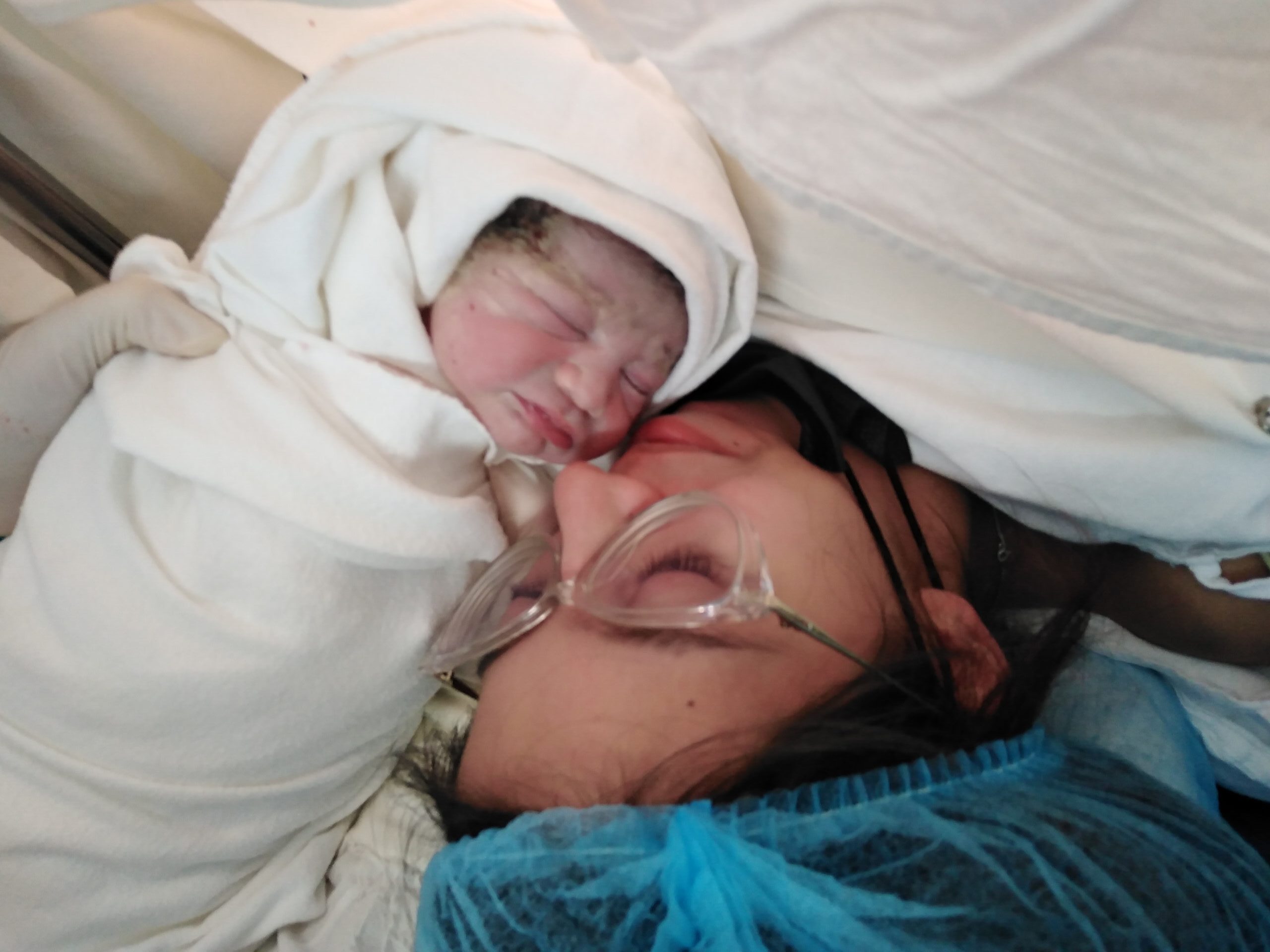 Naștere la Maternitatea Giulești. „Imediat ce am ajuns la spital, m-au băgat în sala de operație. Dacă mai întârziam, copilul se sufoca”