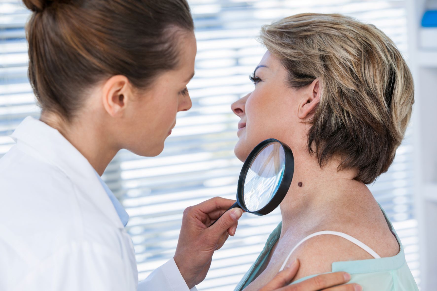 Unul din trei cancere diagnosticate este de piele, dar românii nu obișnuiesc să meargă la medicul dermatolog