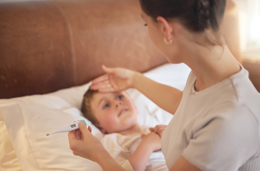 Val de cazuri de copii cu COVID: „Febra este primul dintre simptomele Omicron la copii”