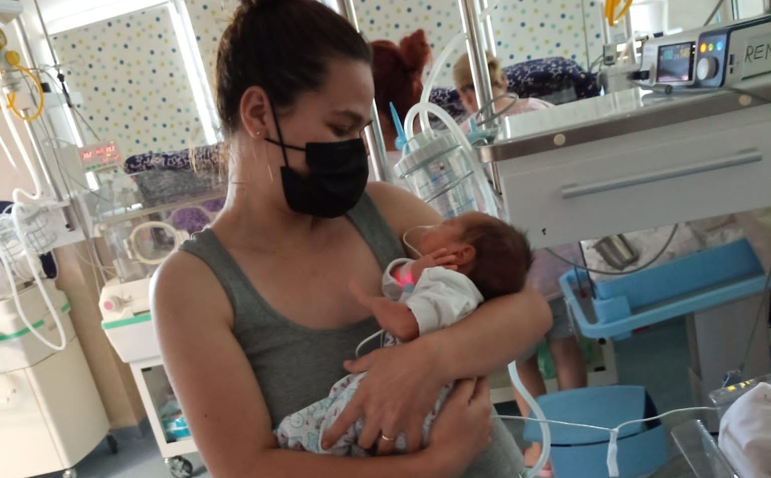 Naștere la 30 de săptămâni, în Ambulanță. Copilul, în stare gravă, a fost salvat după un transfer cu elicopterul la spitalul din Sibiu
