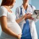 Prevenirea complicațiilor de la nașterea prematură începe cu o sarcină sănătoasă. Câte vizite la medic trebuie să faci în timpul sarcinii?