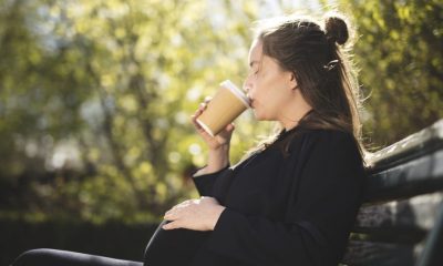 Studiu: În timpul sarcinii chiar și un consum mic de cafea poate influența dezvoltarea bebelușului
