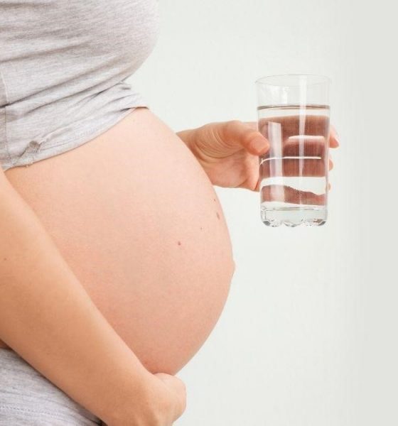 De ce ți-e atât de sete în timpul sarcinii?