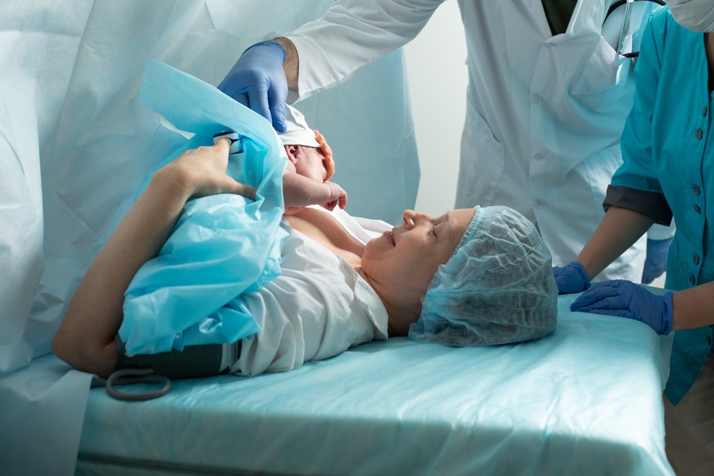 Cezariană de urgență la Maternitatea Giulești. „Eram în travaliu, dilatată 5 cm, când medicul a constatat că nu mai găsește pulsul copilului”