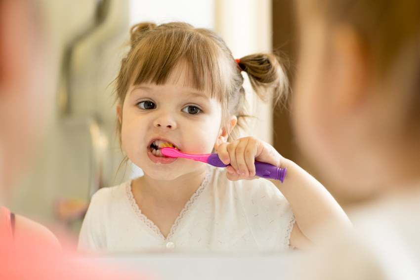 Ce trebuie să știi despre tratamentele de sigilare și fluorizare dentară: beneficii, diferențe, riscuri, recomandări