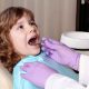 Sigilarea și fluorizarea dentară la copii scad riscul de apariție a cariilor cu până la 80%