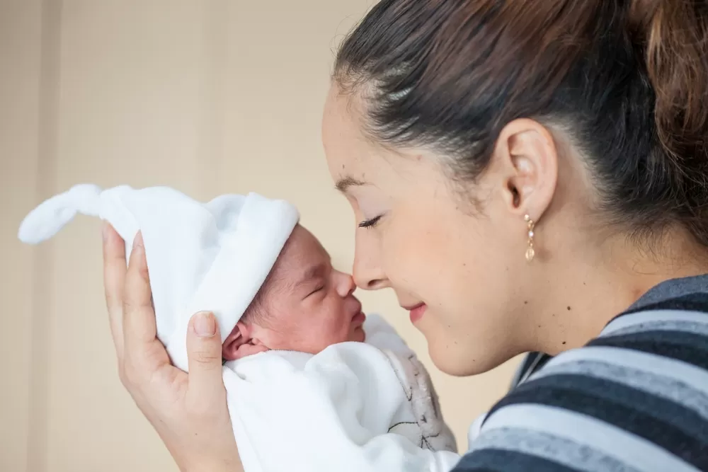 Naștere naturală la Suceava. „La 7.20 am ajuns la spital, la 7.50 am născut. Am fost impresionată de tot personalul maternității”