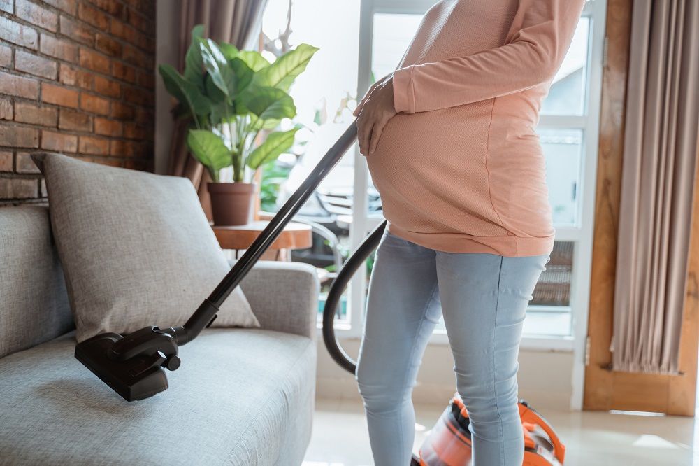 Iată câteva treburi casnice de evitat în timpul sarcinii