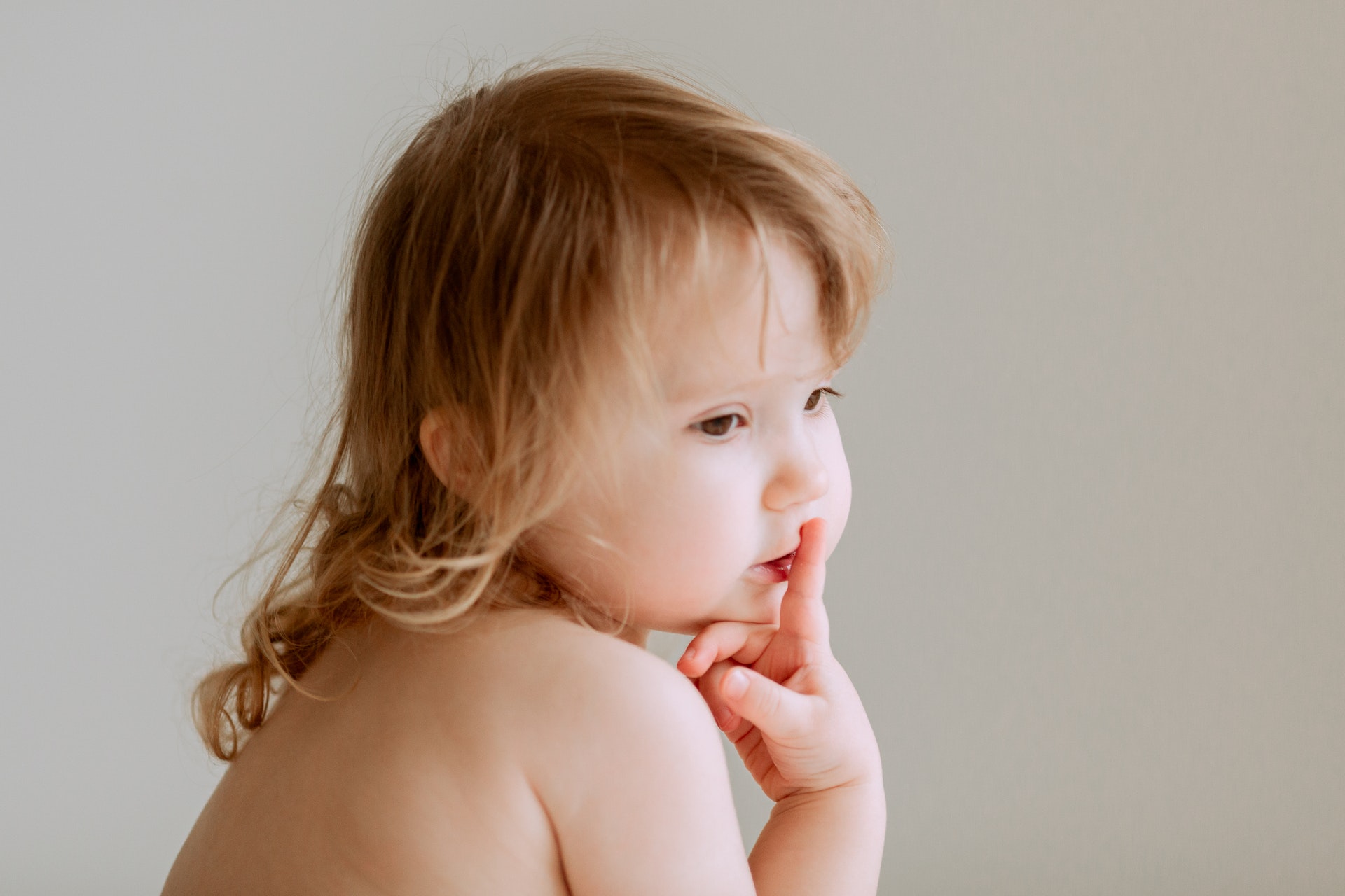 Cum diferențiezi semnele și simptomele comune ale bolilor de piele la copii?